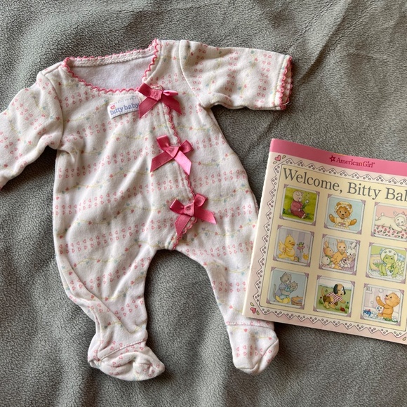 American Girl Bitty Twins Bitty Baby Sleeper, Love Bibs set - Picture 5 of 9